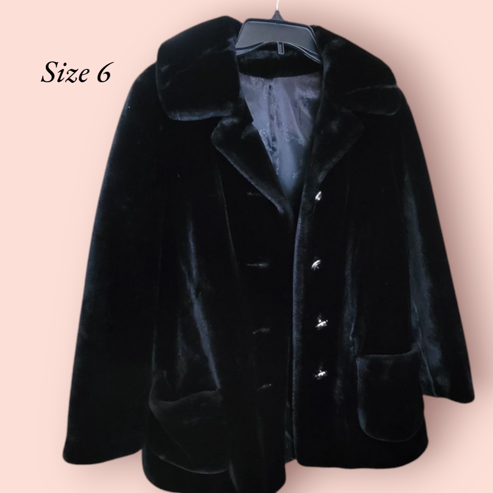 Sportowne Ultra Seal Black Faux Fur Coat Size 6 Women's